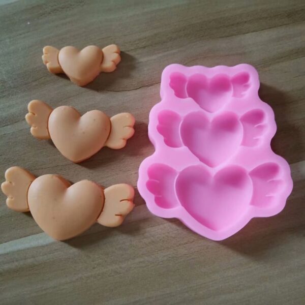 Puntilla corazones con alas x 3 (HL) G36-001W7